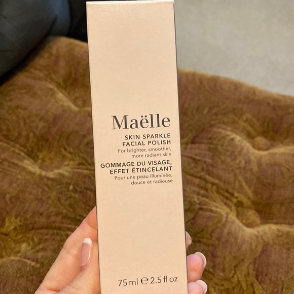 Skin Sparkle Facial Polish & Eyelash Curlers - Picture 1 of 4